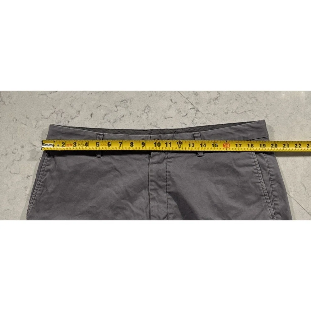 Tommy Bahama Chino Shorts Mens 38 Gray Cotton Stretch Flat Front Preppy Casual